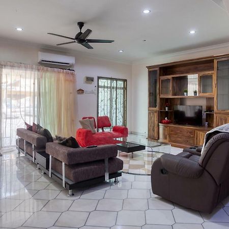 Gunung View Homestay 10 To 12 Pax Near Sunway Tambun Ipoh Bagian luar foto