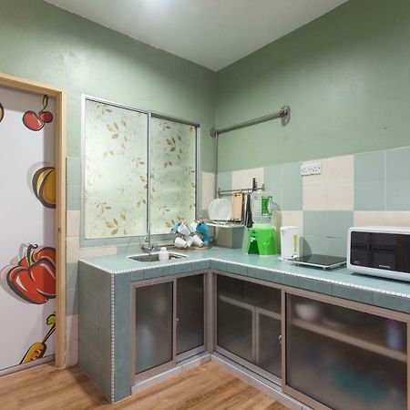Gunung View Homestay 10 To 12 Pax Near Sunway Tambun Ipoh Bagian luar foto