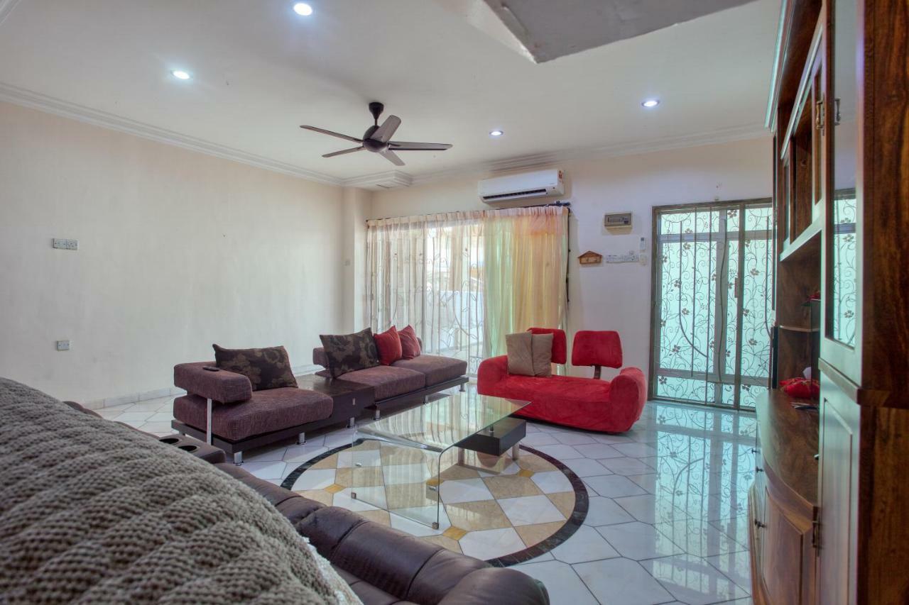 Gunung View Homestay 10 To 12 Pax Near Sunway Tambun Ipoh Bagian luar foto