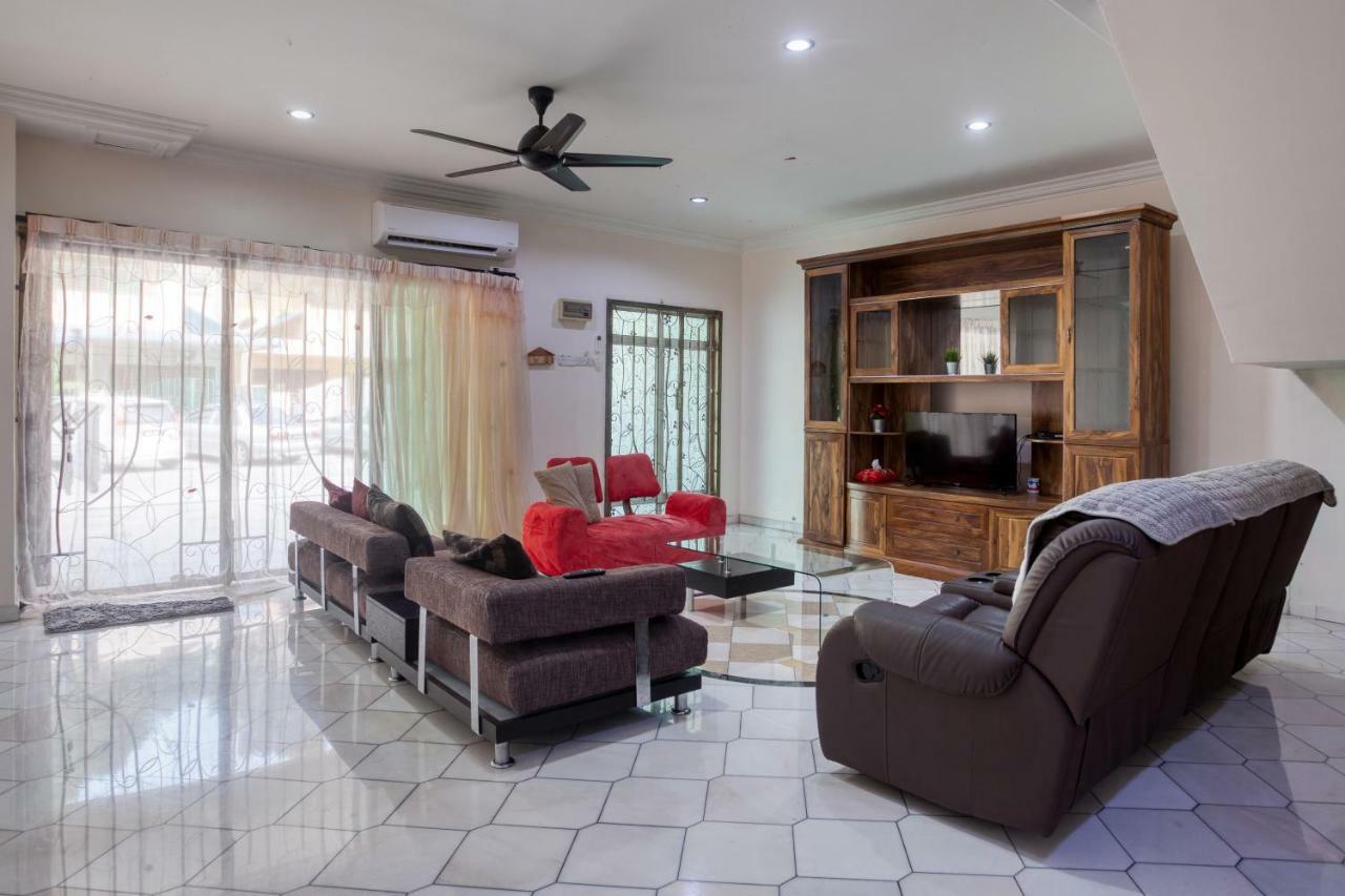 Gunung View Homestay 10 To 12 Pax Near Sunway Tambun Ipoh Bagian luar foto