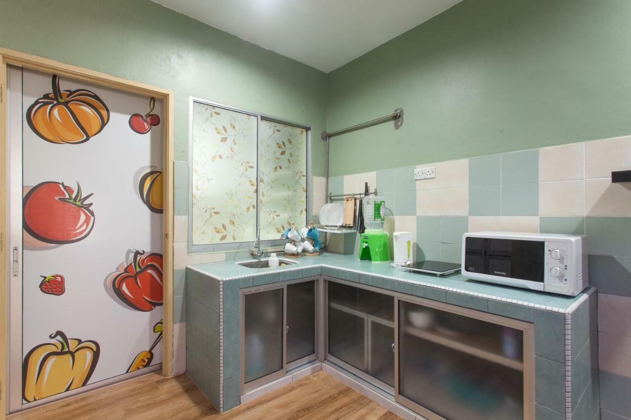 Gunung View Homestay 10 To 12 Pax Near Sunway Tambun Ipoh Bagian luar foto