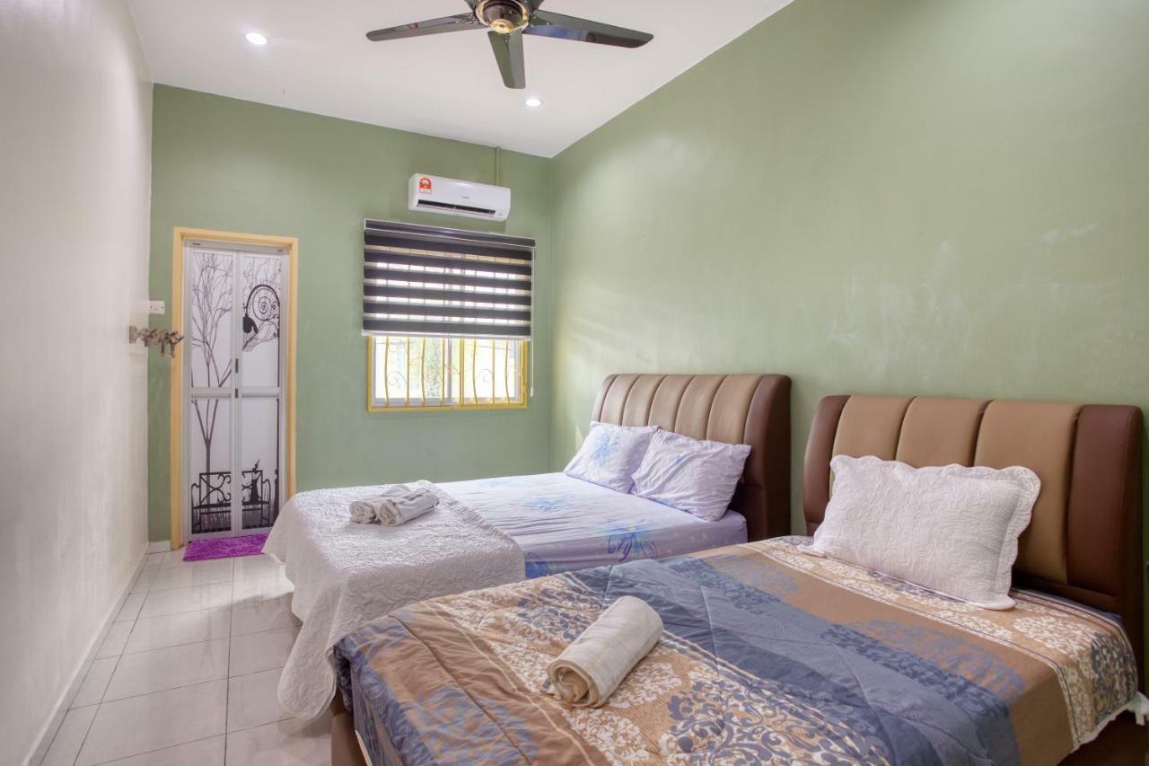 Gunung View Homestay 10 To 12 Pax Near Sunway Tambun Ipoh Bagian luar foto