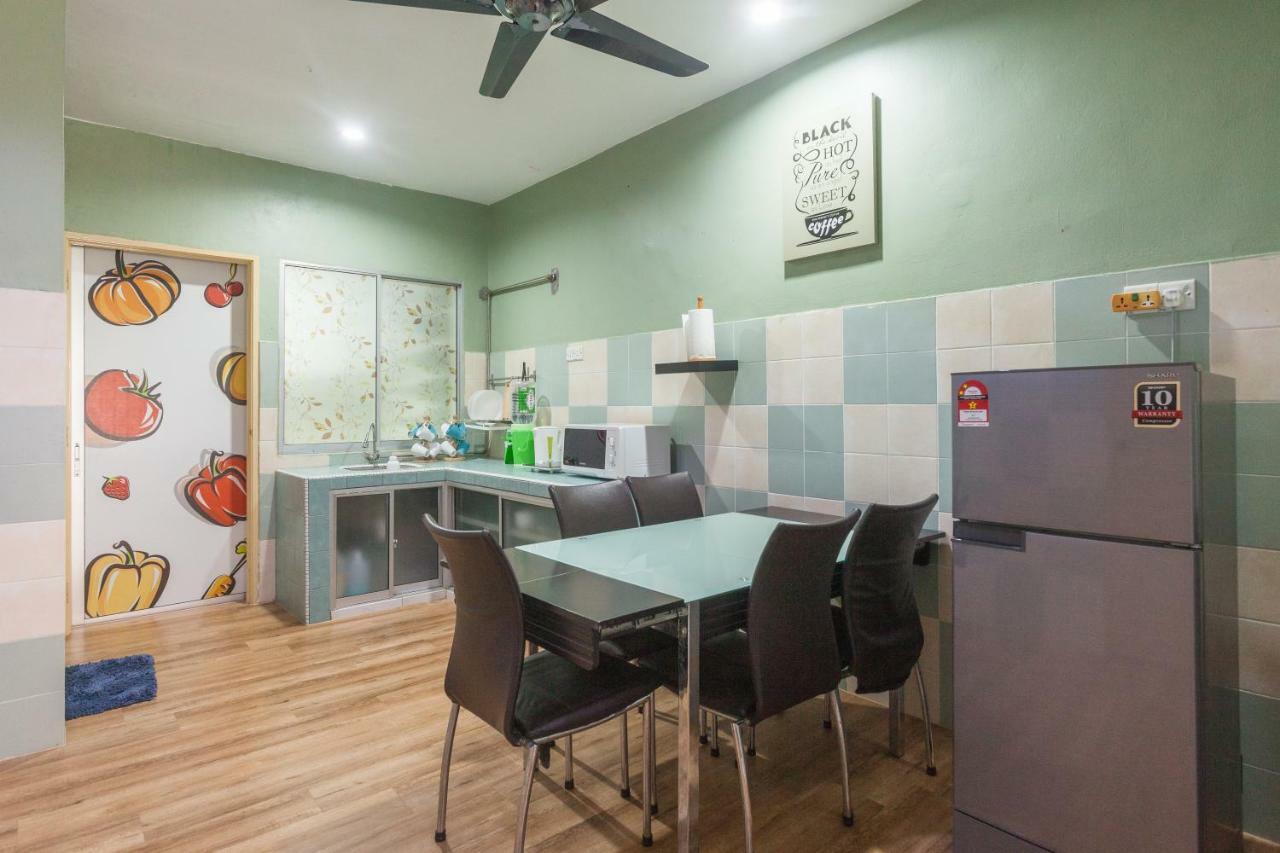 Gunung View Homestay 10 To 12 Pax Near Sunway Tambun Ipoh Bagian luar foto