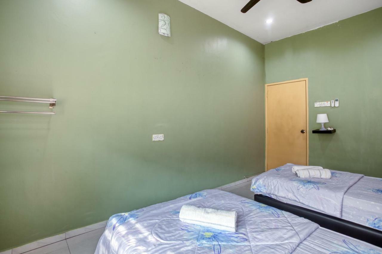 Gunung View Homestay 10 To 12 Pax Near Sunway Tambun Ipoh Bagian luar foto