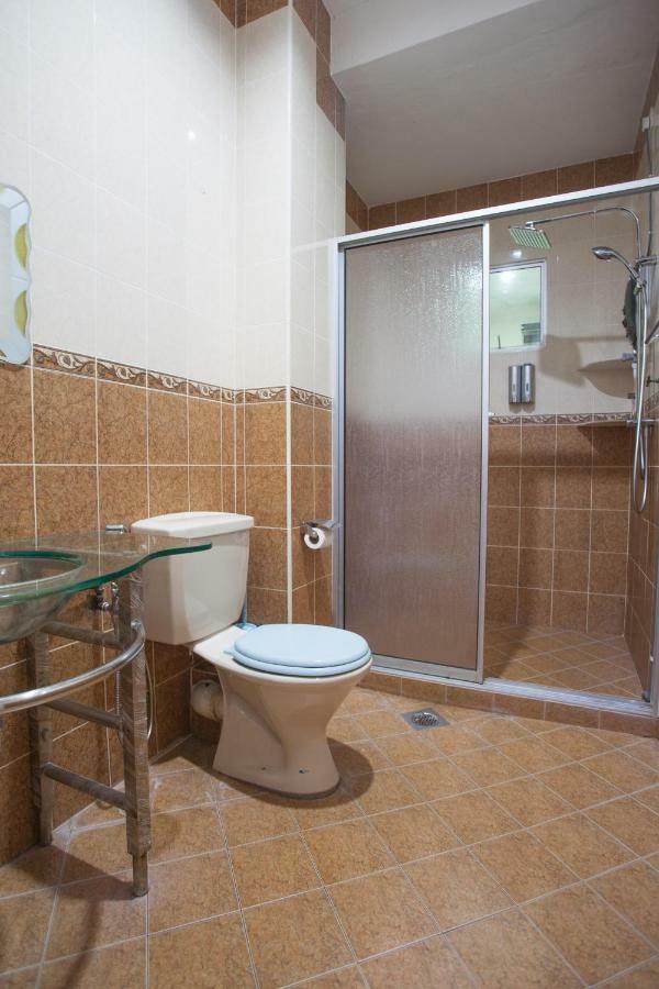 Gunung View Homestay 10 To 12 Pax Near Sunway Tambun Ipoh Bagian luar foto
