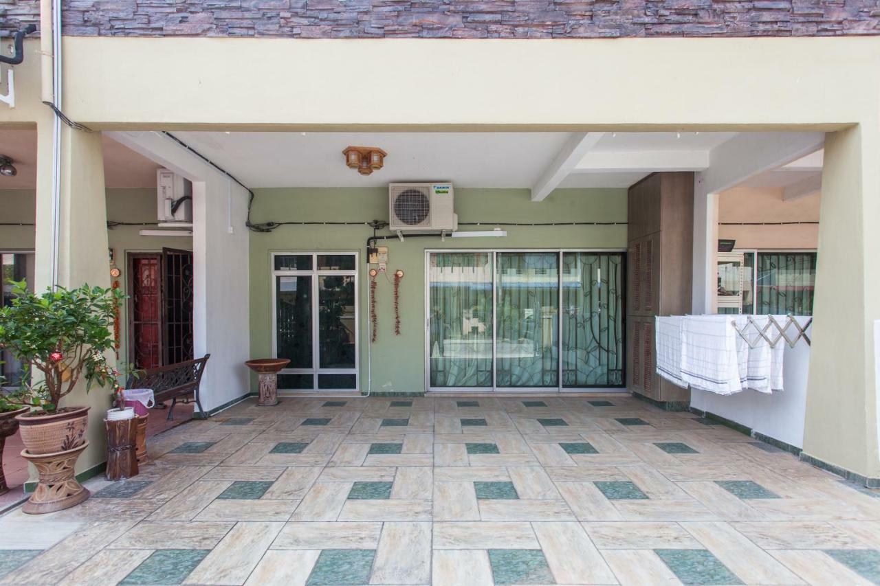Gunung View Homestay 10 To 12 Pax Near Sunway Tambun Ipoh Bagian luar foto