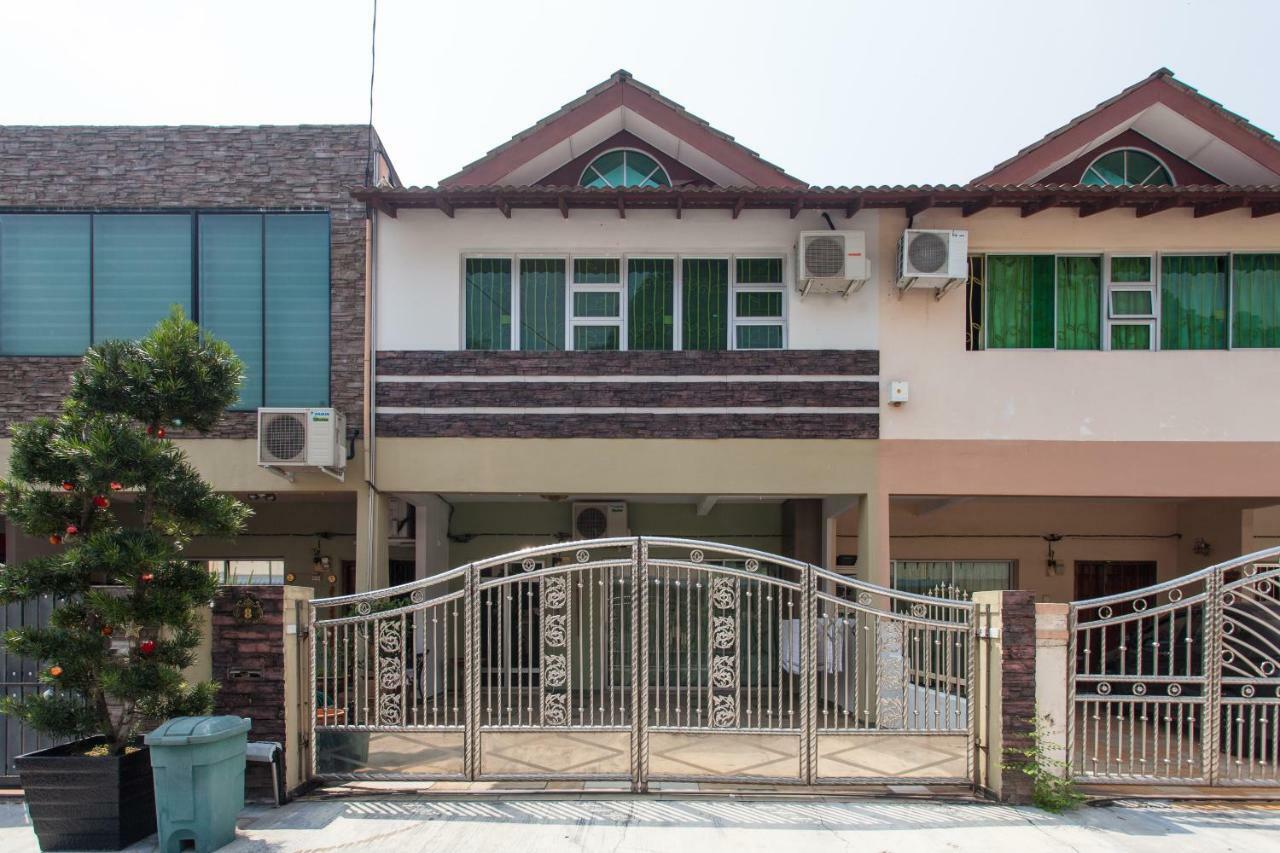 Gunung View Homestay 10 To 12 Pax Near Sunway Tambun Ipoh Bagian luar foto